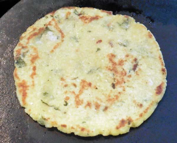 Cornmeal Roti or Paratha With Urad Dal & Kasoori Methi-Indian (Flat Bread)