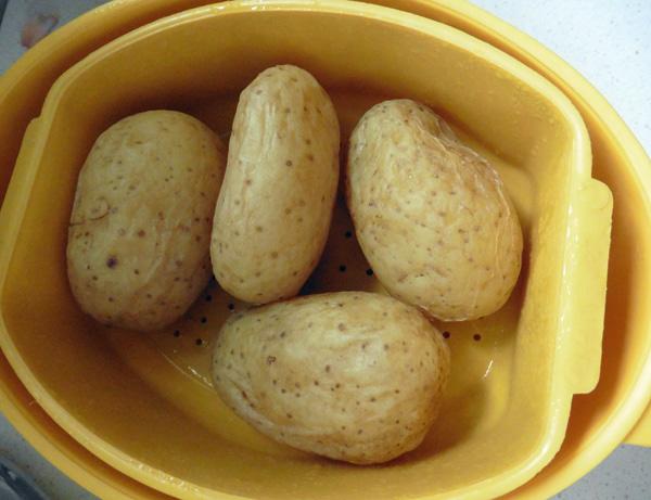 Alu-Bathua (Potato & Lambsquarter) Stuffed Paratha
