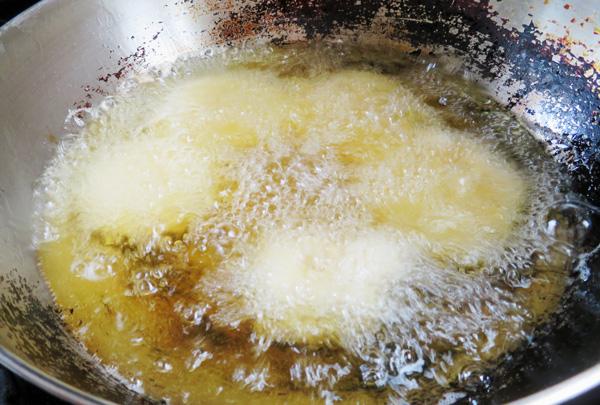 Dahi Vada 2, Urad and Mung Dal Patties in Yoghurt Sauce without Filling 
