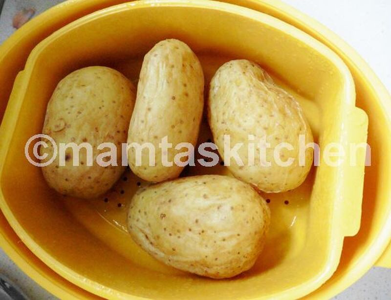 Potato and Peas Curry with Tomatoes - Free From Onions and Garlic - picture