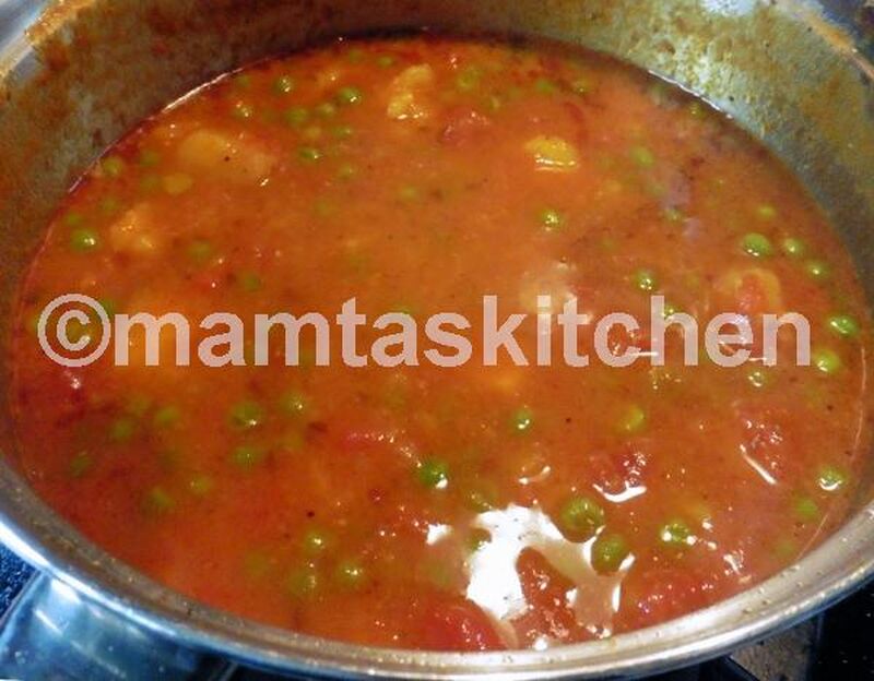 Potato and Peas Curry with Tomatoes - Free From Onions and Garlic - picture