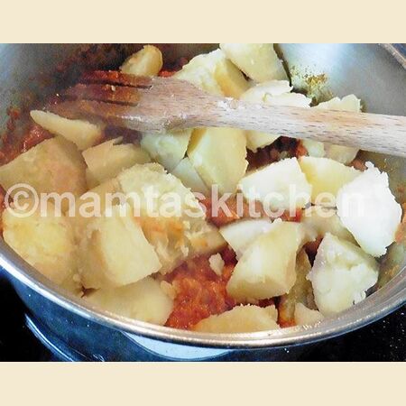 Potato and Peas Curry with Tomatoes - Free From Onions and Garlic