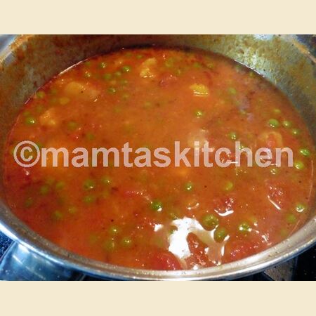 Potato and Peas Curry with Tomatoes - Free From Onions and Garlic