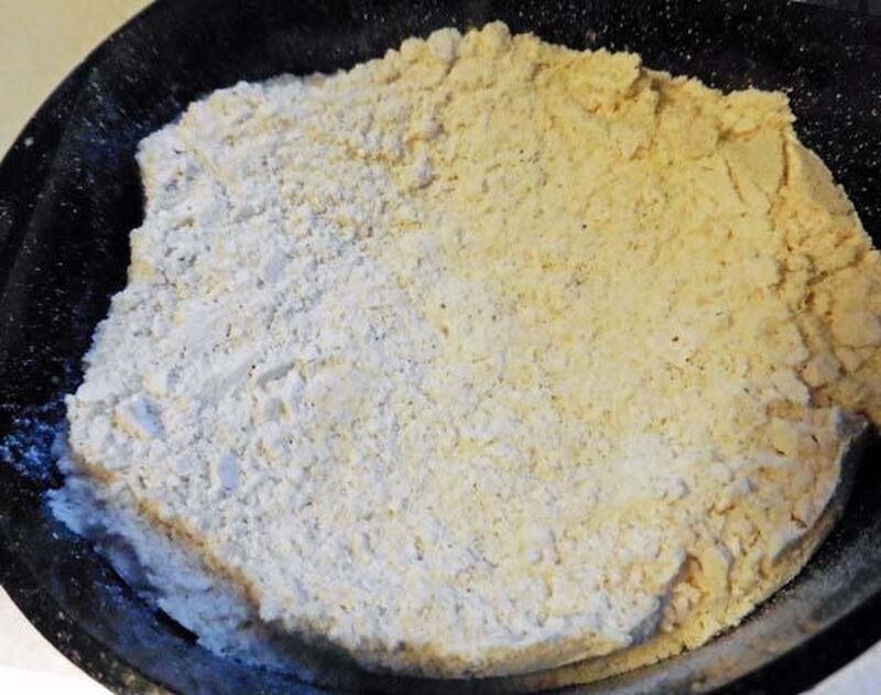 Cornmeal Roti or Paratha (Indian Flatbread) with Urad Dal (Split Black Gram) and Fenugreek - picture