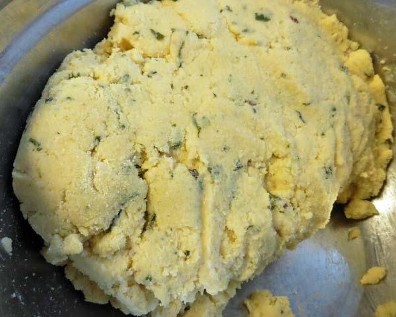 Cornmeal Roti or Paratha (Indian Flatbread) with Urad Dal (Split Black Gram) and Fenugreek - picture