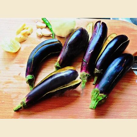 Aubergines Stuffed with Gram Flour and Spices