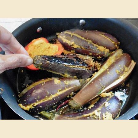 Aubergines Stuffed with Gram Flour and Spices